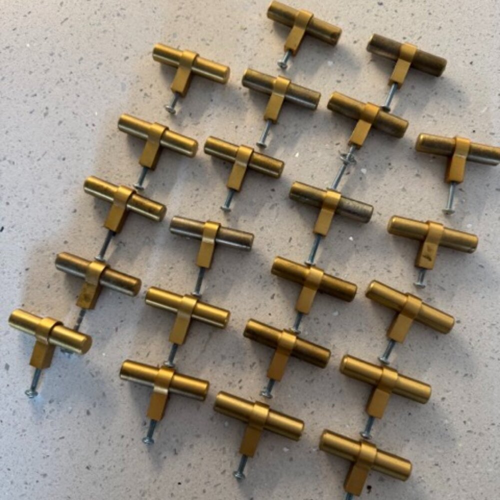 22 Brass T-shaped Knobs